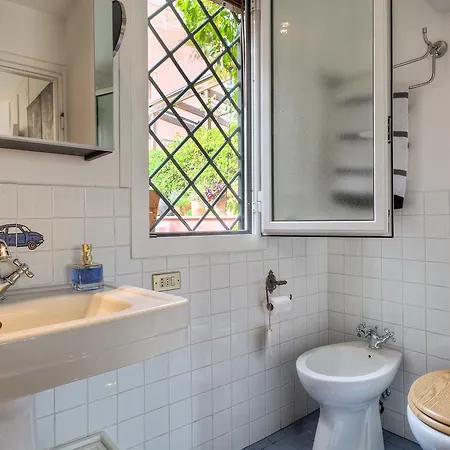 Rsh Trevi Fountain Apartment