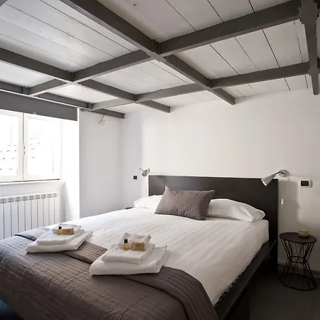 Rsh Trevi Fountain Apartment